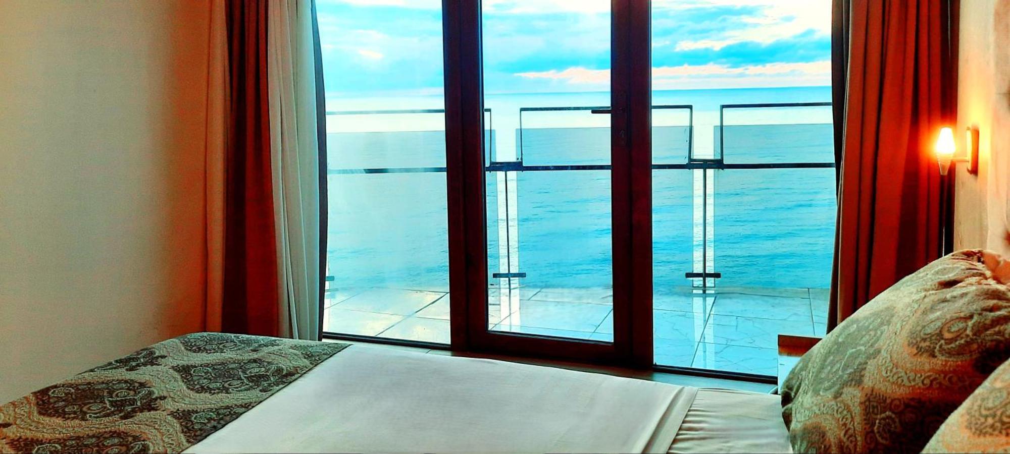 Ashtal Beach Hotel Batum Dış mekan fotoğraf