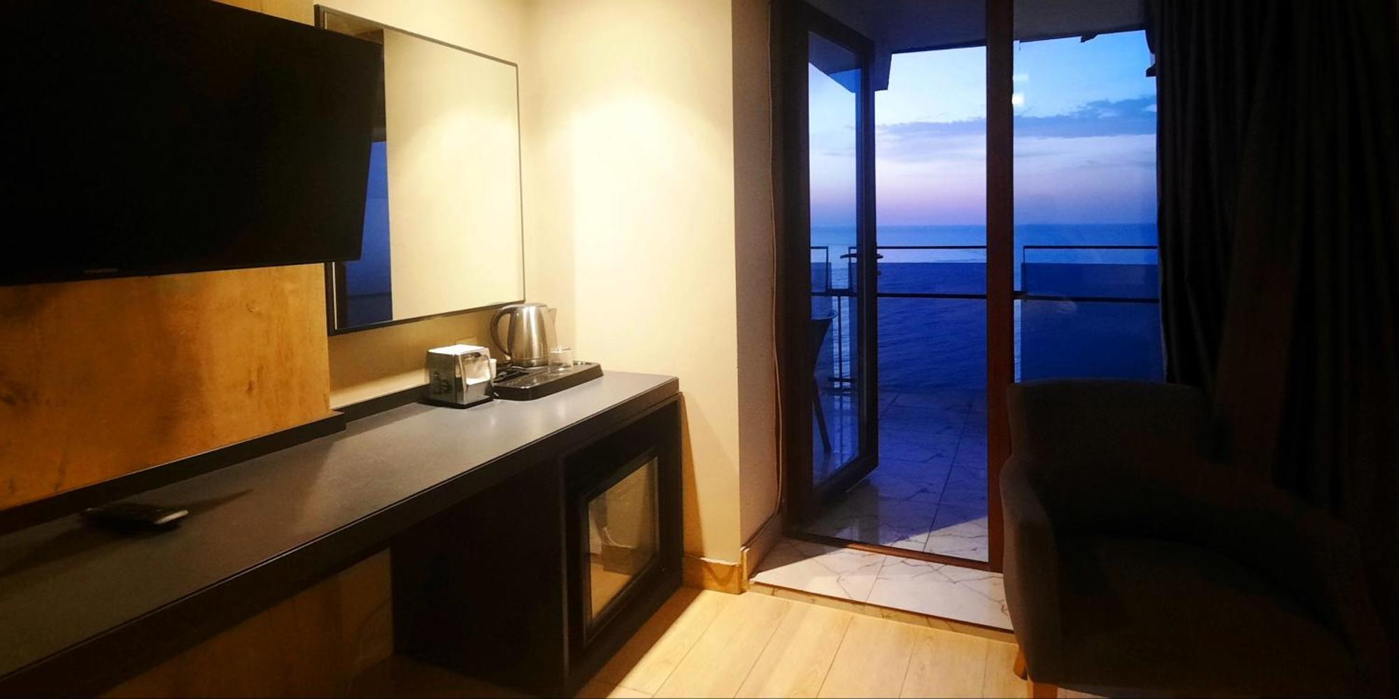 Ashtal Beach Hotel Batum Dış mekan fotoğraf